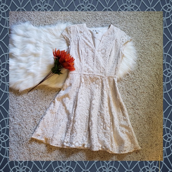 LC Lauren Conrad Dresses & Skirts - Lauren Conrad Ivory Lace Dress